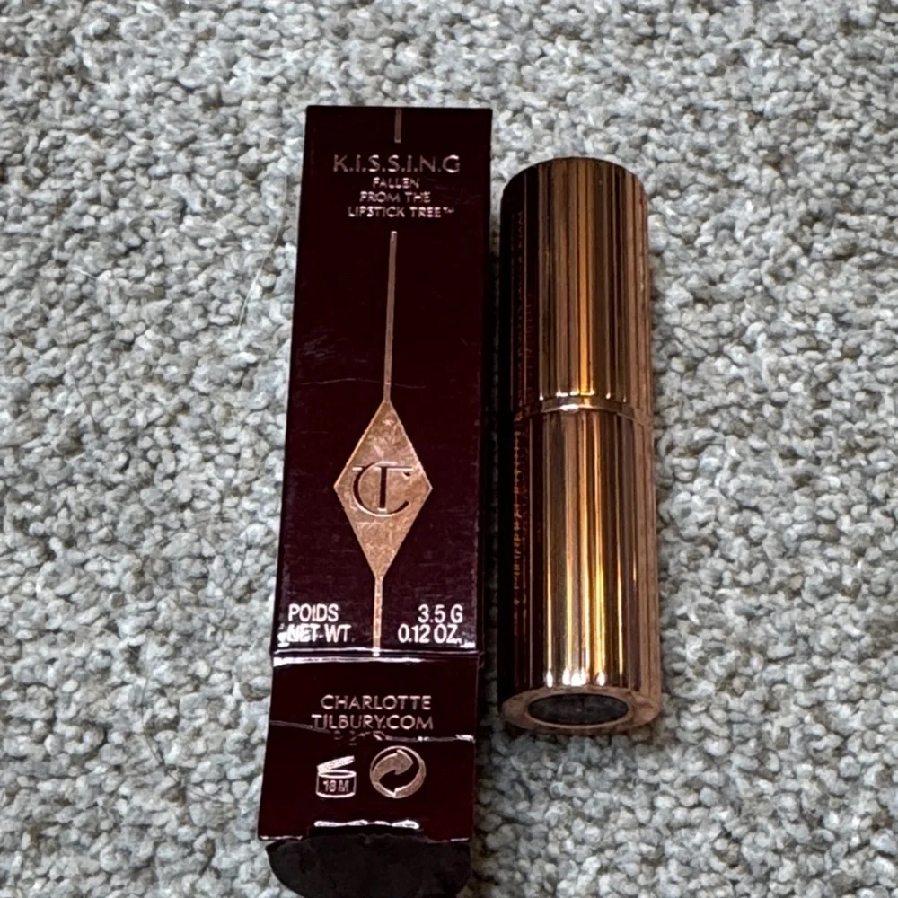 Charlotte Tilbury K.I.S.S.I.N.G Lipstick Yes Honey Nude Beige NWT